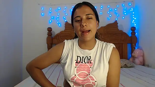 Snapshot of Coral0403 chatting on February 4, 7:44 pm Coral0403 online show from February 4, 7:44 pm