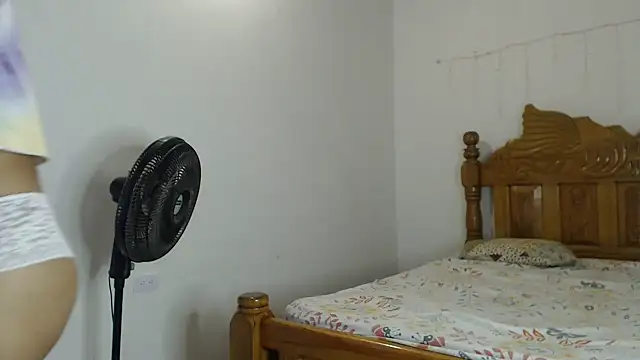 Snapshot of Coral0403 chatting on February 10, 6:03 pm Coral0403 online show from February 10, 6:03 pm