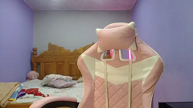 Snapshot of Coral0403 chatting on October 8, 9:12 pm Coral0403 online show from October 8, 9:12 pm