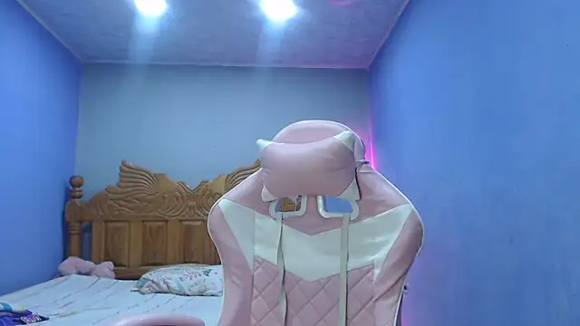 Snapshot of Coral0403 chatting on November 20, 12:00 am Coral0403 online show from November 20, 12:00 am