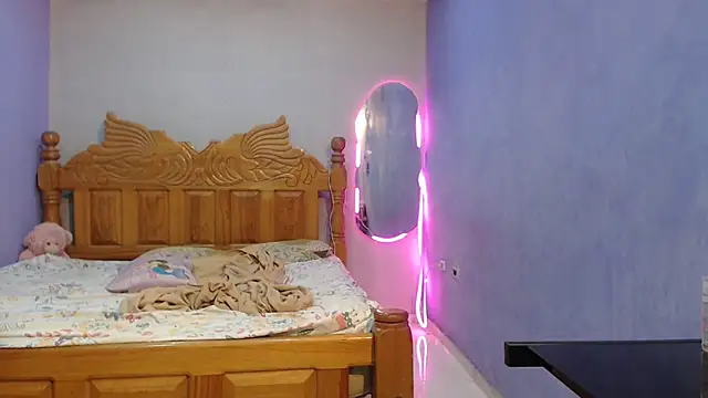 Snapshot of Coral0403 chatting on December 1, 4:23 pm Coral0403 online show from December 1, 4:23 pm