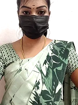 Snapshot of meena_27 chatting on September 16, 5:52 am meena 27 online show from September 16, 5:52 am