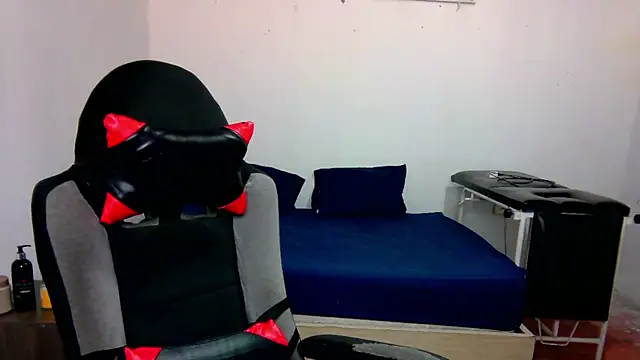 Snapshot of David_Adams2003 chatting on January 7, 1:57 pm David Adams2003 online show from January 7, 1:57 pm