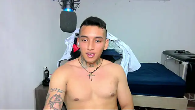 Snapshot of David_Adams2003 chatting on January 13, 10:13 pm David Adams2003 online show from January 13, 10:13 pm