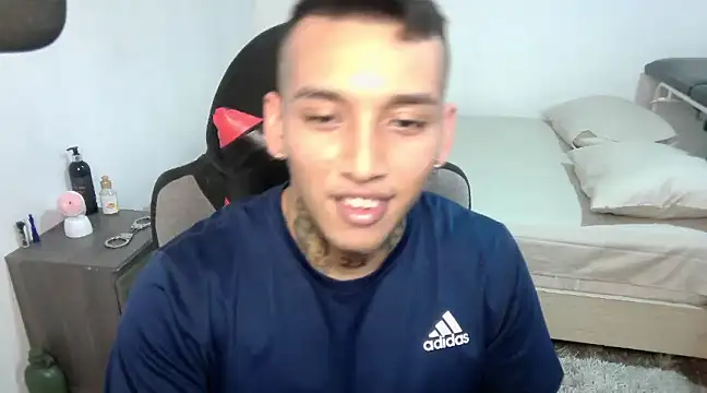 Snapshot of David_Adams2003 chatting on February 6, 5:09 pm David Adams2003 online show from February 6, 5:09 pm