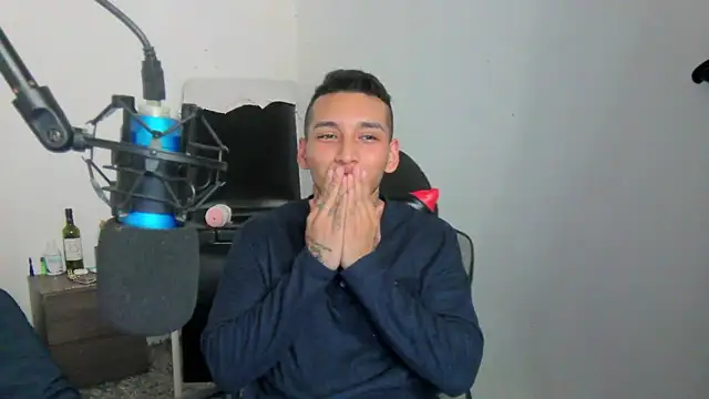 Snapshot of David_Adams2003 chatting on February 25, 6:09 pm David Adams2003 online show from February 25, 6:09 pm