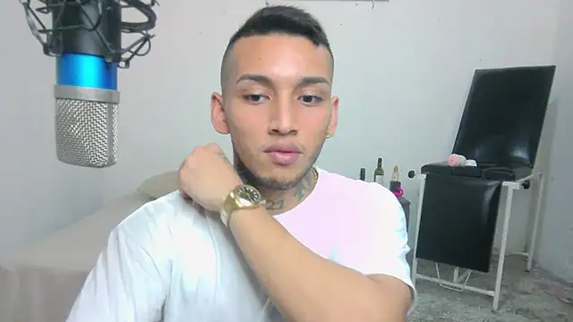 Snapshot of David_Adams2003 chatting on March 3, 2:04 pm David Adams2003 online show from March 3, 2:04 pm