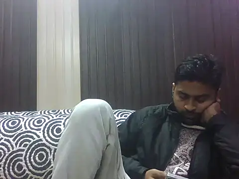 indihotguy online show from February 8, 8:18 am