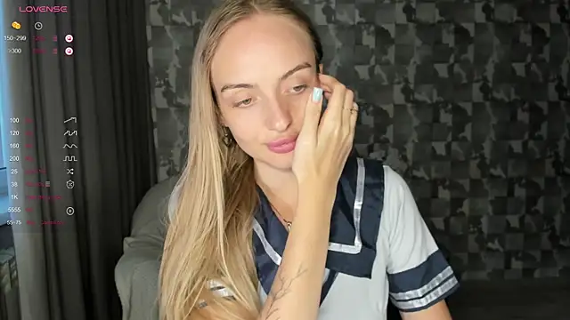 A delina online show from June 18, 5:06 pm