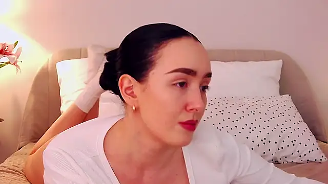 KimKhallifa online show from May 14, 5:47 am