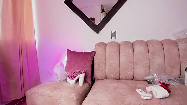 Snapshot of newbarbiedolly chatting on February 1, 10:55 pm newbarbiedolly online show from February 1, 10:55 pm