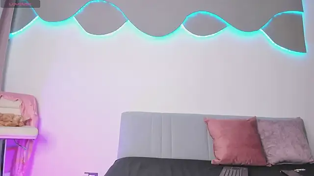 Snapshot of newbarbiedolly chatting on November 9, 8:07 pm newbarbiedolly online show from November 9, 8:07 pm