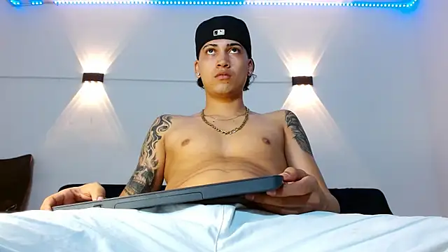 Br4ndxpimm online show from December 18, 8:04 pm