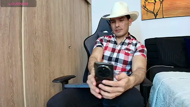 Andrewstelle coleman online show from April 15, 2:40 am