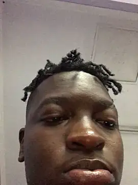 Snapshot of Redfucks333 chatting on November 6, 9:54 am Redfucks333 online show from November 6, 9:54 am