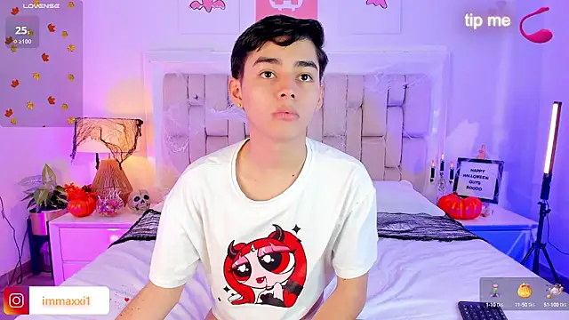 Snapshot of Maxi_little chatting on October 10, 9:14 pm Maxi little online show from October 10, 9:14 pm