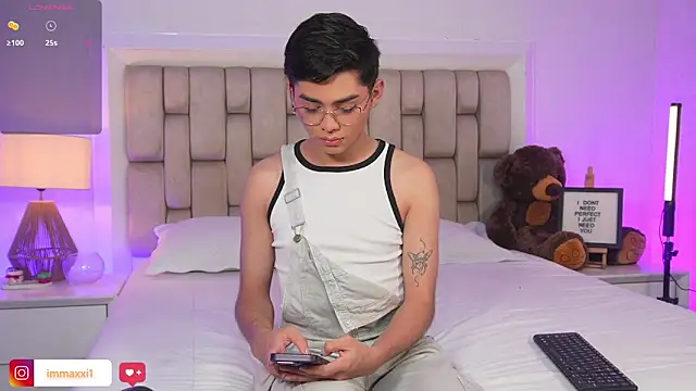 Snapshot of Maxi_little chatting on January 5, 10:24 pm Maxi little online show from January 5, 10:24 pm