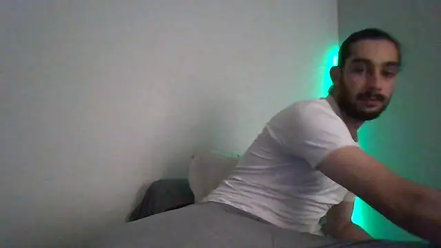 Snapshot of Levi_Latino chatting on October 10, 11:04 pm Levi Latino online show from October 10, 11:04 pm