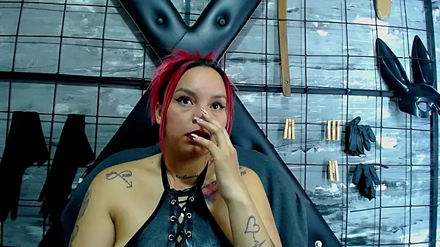 Snapshot of Alana_Roth chatting on November 6, 7:37 pm Alana Roth online show from November 6, 7:37 pm