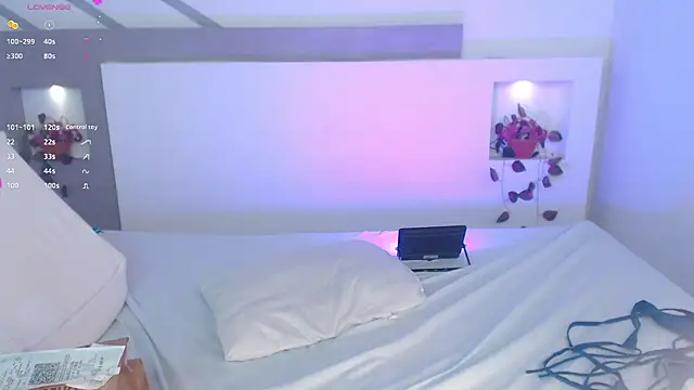 Snapshot of VenusEvans1 chatting on March 1, 1:22 am VenusEvans1 online show from March 1, 1:22 am