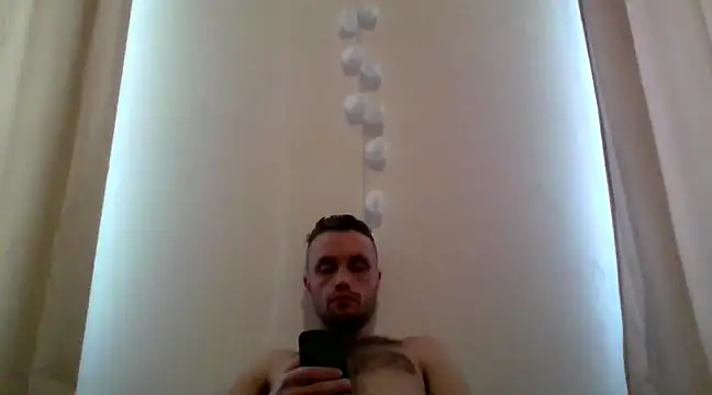 Snapshot of tomasek28 chatting on December 27, 11:06 am tomasek28 online show from December 27, 11:06 am