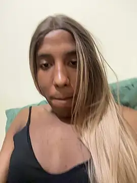 Snapshot of Celine_trans01 chatting on December 27, 2:25 am Celine trans01 online show from December 27, 2:25 am