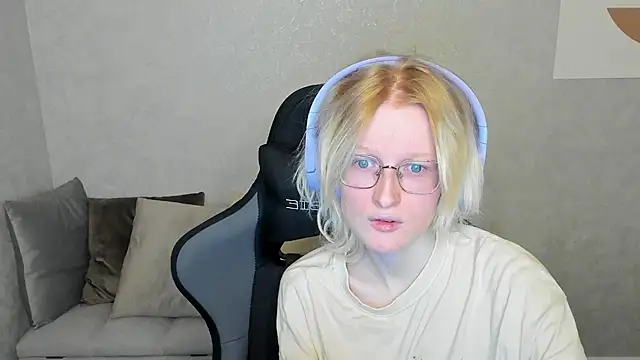 Snapshot of ElizabethHarpper chatting on September 27, 1:21 am ElizabethHarpper online show from September 27, 1:21 am