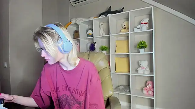 Snapshot of ElizabethHarpper chatting on November 1, 1:07 am ElizabethHarpper online show from November 1, 1:07 am