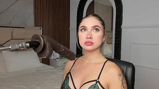 Snapshot of EmiilyHendriixx chatting on January 30, 7:15 pm EmiilyHendriixx online show from January 30, 7:15 pm