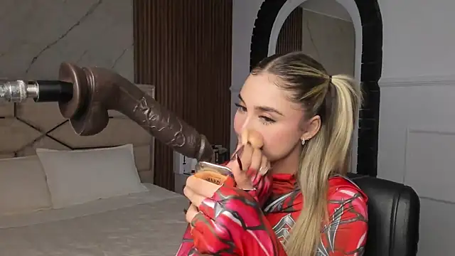 Snapshot of EmiilyHendriixx chatting on January 31, 8:54 pm EmiilyHendriixx online show from January 31, 8:54 pm