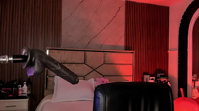 Snapshot of EmiilyHendriixx chatting on September 16, 8:32 pm EmiilyHendriixx online show from September 16, 8:32 pm