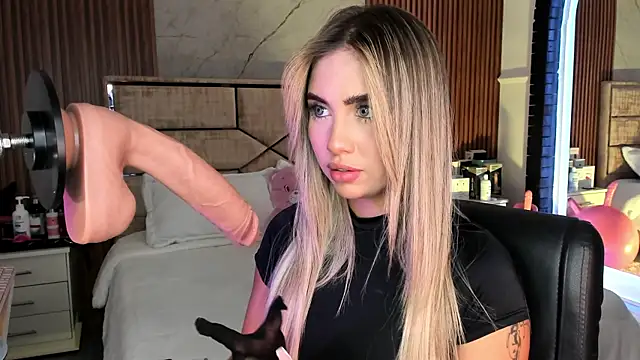 Snapshot of EmiilyHendriixx chatting on September 20, 8:21 pm EmiilyHendriixx online show from September 20, 8:21 pm