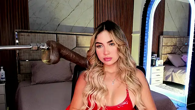 Snapshot of EmiilyHendriixx chatting on October 9, 8:18 pm EmiilyHendriixx online show from October 9, 8:18 pm