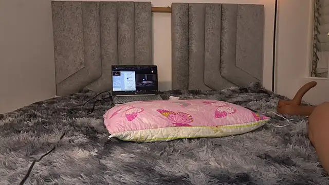 womantall99 online show from March 12, 12:36 pm