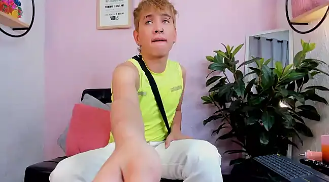 Snapshot of Brian-Ausslos chatting on January 16, 12:53 pm Brian-Ausslos online show from January 16, 12:53 pm