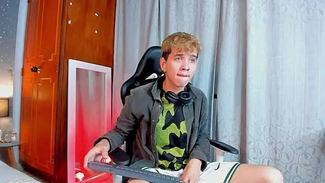 Snapshot of Brian-Ausslos chatting on February 13, 4:54 am Brian-Ausslos online show from February 13, 4:54 am