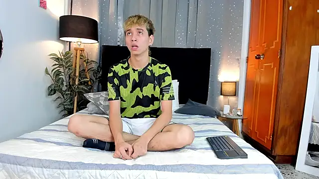 Snapshot of Brian-Ausslos chatting on February 14, 6:02 am Brian-Ausslos online show from February 14, 6:02 am