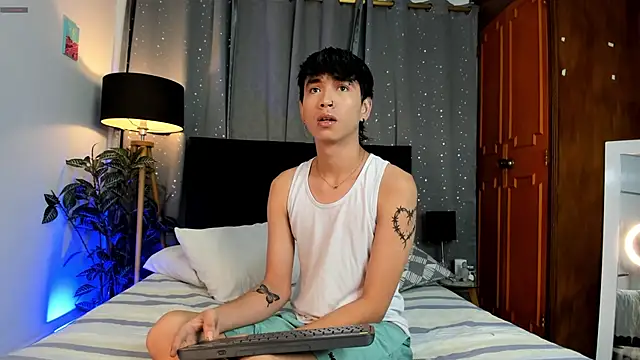 Snapshot of Brian-Ausslos chatting on March 23, 4:49 am Brian-Ausslos online show from March 23, 4:49 am