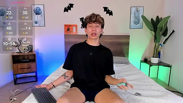 Snapshot of Brian-Ausslos chatting on October 19, 7:42 am Brian-Ausslos online show from October 19, 7:42 am