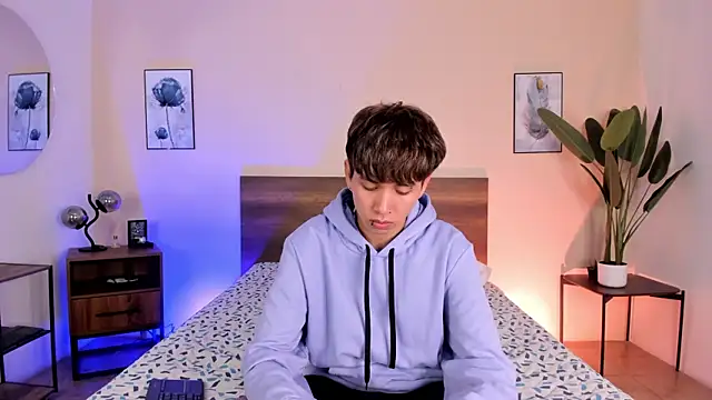 Snapshot of Brian-Ausslos chatting on December 3, 4:31 am Brian-Ausslos online show from December 3, 4:31 am