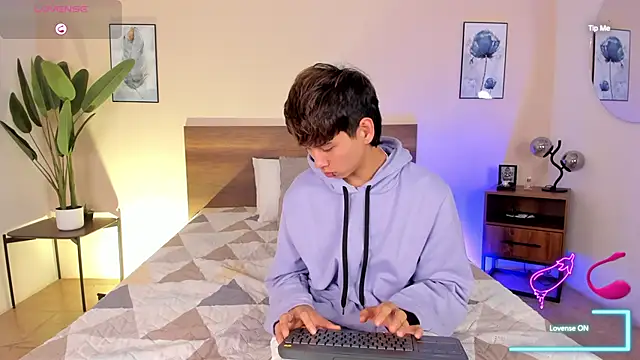 Snapshot of Brian-Ausslos chatting on December 4, 4:55 am Brian-Ausslos online show from December 4, 4:55 am