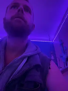 Snapshot of bjay1210 chatting on February 17, 7:05 am bjay1210 online show from February 17, 7:05 am