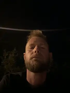 Snapshot of bjay1210 chatting on February 19, 3:13 am bjay1210 online show from February 19, 3:13 am