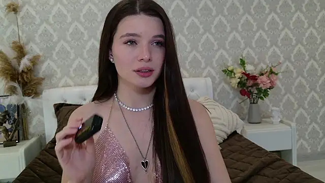 Nellie Medina online show from January 19, 4:01 am