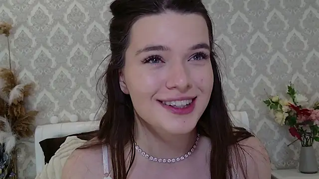 Nellie Medina online show from March 11, 8:42 pm