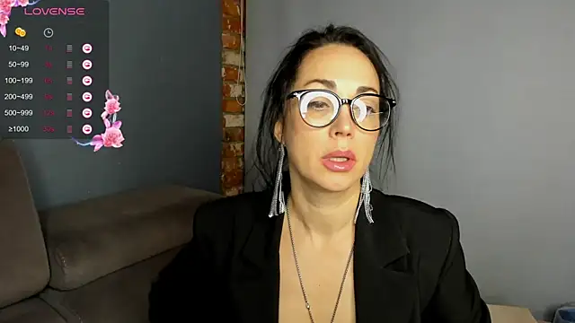 Snapshot of Monica_Weiss chatting on February 10, 1:35 am Monica Weiss online show from February 10, 1:35 am