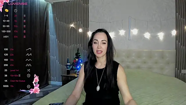 Snapshot of Monica_Weiss chatting on December 19, 9:44 pm Monica Weiss online show from December 19, 9:44 pm