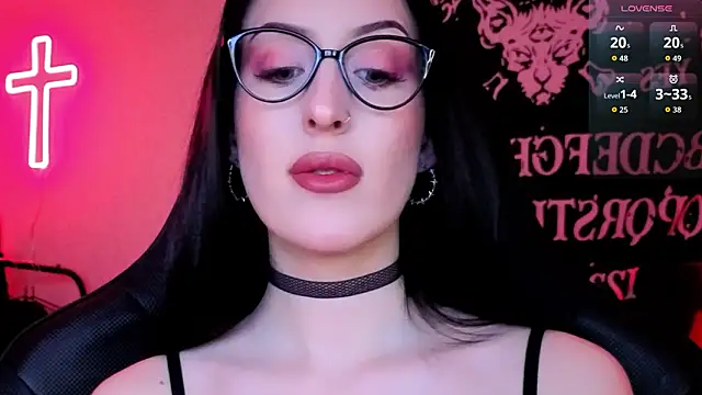 Miss Alice   online show from March 29, 11:05 pm