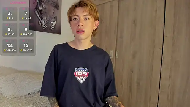 Snapshot of Henophiid chatting on October 5, 8:23 am Henophiid online show from October 5, 8:23 am