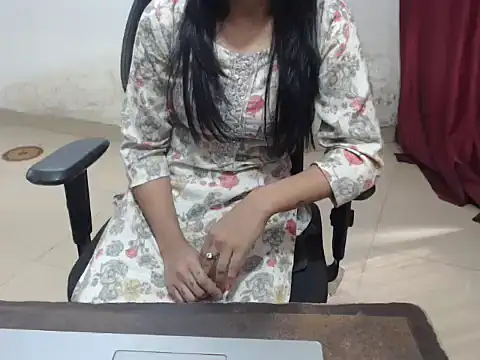 Snapshot of Honey_Bee25 chatting on December 16, 6:29 am Honey Bee25 online show from December 16, 6:29 am